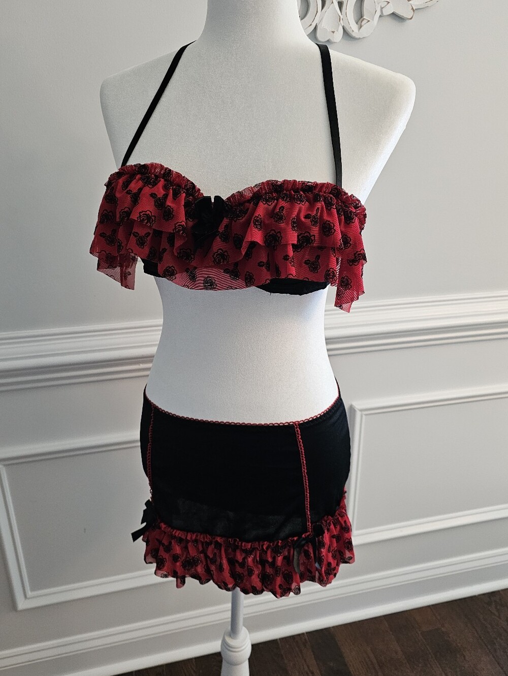 Vintage-Style Red & Black Rose Ruffle Lingerie Set - 2 Piece - Picture 7 of 13